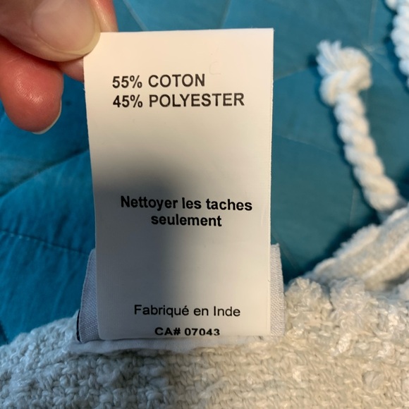 Soho Living Throw 50”x60”. Cotton ‘Rope’ style tassles. Cotton/poly blend. Light - Picture 4 of 4